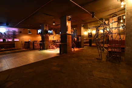 Foto Locale commerciale in Via Medail, Bardonecchia Centro di 230 m²