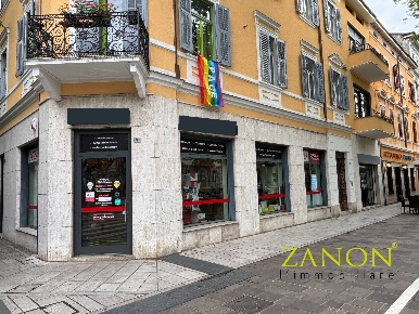 Foto Locale commerciale in Corso italia, Gorizia Centro di 136 m²