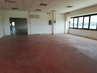 Foto Attività commerciale a Montespertoli di 520 m² con 8 locali in affitto