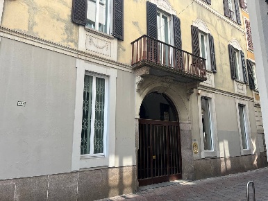Foto Ufficio in Via San Maurilio, Milano Carrobbio di 160 m² con 5 locali