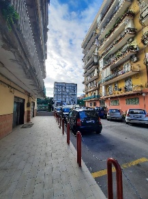 Foto Attività commerciale in Via Rigoletto, Napoli Pianura di 23 m²