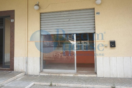 Foto Locale commerciale in via aldo moro, Martinsicuro Centro di 77 m²