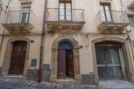 Foto Laboratorio in via stella, Caltagirone Centro di 101 m² in vendita