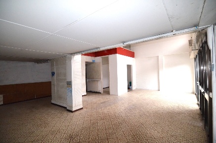 Foto Locale commerciale in VIA ROMA, Vercurago di 80 m² con 2 locali