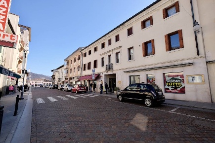 Foto Negozio a Maniago Centro di 181 m² con 1 locali in vendita