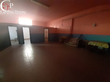 Foto Attività commerciale in via Cavour, Empoli Centro Storico di 400 m²