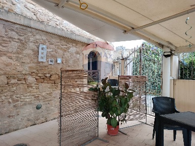 Foto Locale commerciale in via Sicilia, Chiaramonte Gulfi di 224 m²