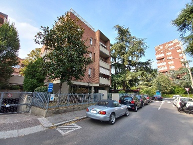 Foto Locale commerciale in Via G. N. Pasquali Alidosi, Bologna di 45 m²