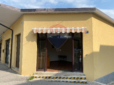Foto Negozio in Largo San Tommaso, Trieste Opicina di 45 m² con 1 locali