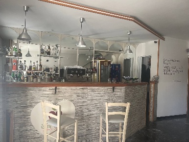 Foto Attività commerciale in via Francesco Asdrubali, Loreto di 180 m²