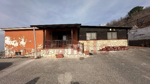 Foto Locale commerciale a Mugnano del Cardinale di 165 m² con 4 locali