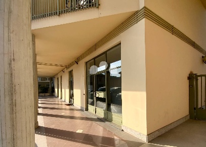 Foto Negozio in piazza della Chiesa, Cavenago d'Adda Centro di 52 m²