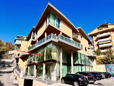 Foto Ufficio in Viale Martiri della Libertà, Fabriano Centro di 330 m²