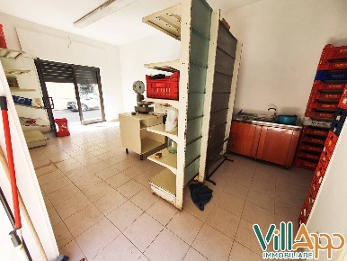Foto Locale commerciale in Via Itri, Fondi Centro di 40 m² con 2 locali