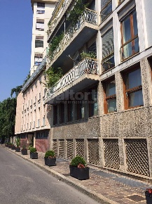 Foto Ufficio in Missori, Monza Centro Storico di 274 m² con 4 locali