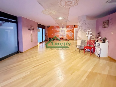 Foto Locale commerciale in Via Diano Calderina, Imperia Oneglia di 100 m²
