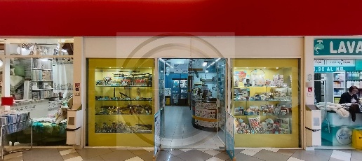 Foto Locale commerciale in via Varese, Gallarate Caiello di 75 m²