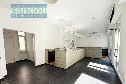 Foto Locale commerciale in via Trino, Vercelli Semicentro di 60 m²