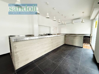 Foto Locale commerciale in via Trino, Vercelli Semicentro di 60 m²