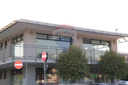 Foto Negozio in Via Rodari, Trezzano Rosa di 70 m² con 1 locali in vendita