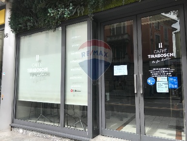 Foto Bar in via Tiraboschi, Bergamo Centro di 100 m² con 1 locali