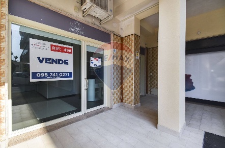 Foto Locale commerciale in Via Felice Paradiso, Acireale di 72 m²