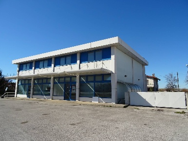 Foto Locale commerciale in Via Enrico Fermi, San Giorgio di Nogaro Centro