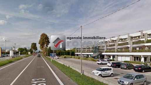 Foto Locale commerciale a Villorba Lancenigo Villorba di 60 m² con 2 locali