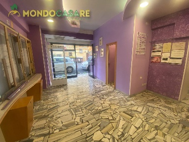 Foto Locale commerciale in via capri, Monterotondo di 75 m² con 4 locali