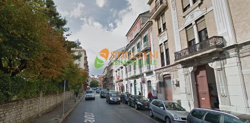 Foto Locale commerciale in Zona centro, Campobasso Centro di 70 m²