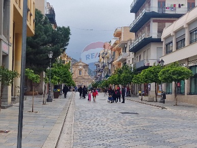 Foto Negozio in CORSO UMBERTO I, Bagheria Centro di 30 m² con 2 locali