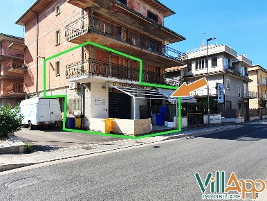 Foto Locale commerciale in Via Arnale Rosso, Fondi Centro di 80 m²