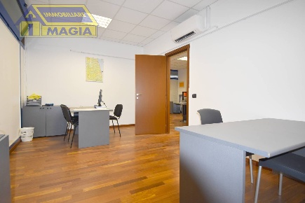Foto Magazzino a San Benedetto del Tronto Porto d'Ascoli di 100 m²