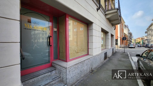 Foto Negozio in Via Alfieri, Novara San Martino di 120 m² con 2 locali