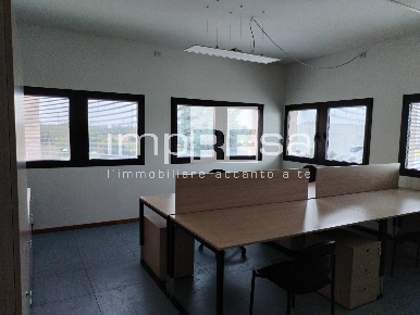Foto Ufficio in via castellana treviso, Treviso Monigo di 133 m² in affitto
