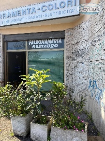 Foto Locale commerciale in Via Divisione Torino, Roma di 50 m² con 2 locali