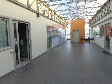 Foto Ufficio a Falconara Marittima Centro di 190 m² con 6 locali in affitto
