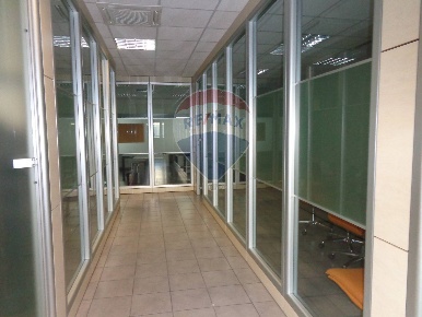 Foto Ufficio a Falconara Marittima Centro di 190 m² con 6 locali in affitto