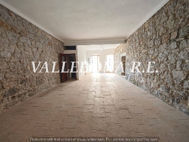 Foto Locale commerciale a Carloforte di 65 m² con 2 locali in vendita