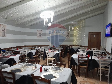 Foto Locale commerciale in Via Vecchia di Saturnana, Pistoia di 90 m²
