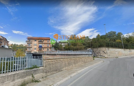Foto Magazzino in via Labanca, Campobasso Zona Industriale di 65 m²