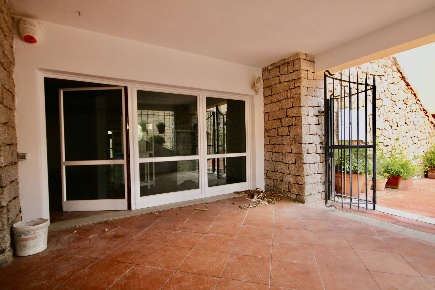 Foto Negozio in Via della Marina, Arzachena Porto Cervo di 76 m² in vendita