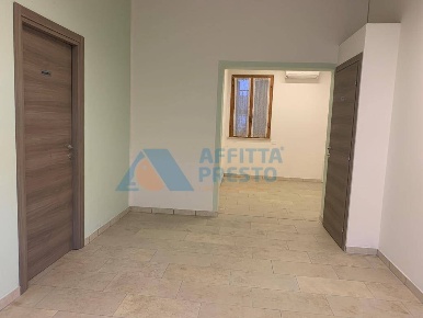 Foto Negozio in Via Castiglione, Cesena Settecrociari di 30 m² con 1 locali