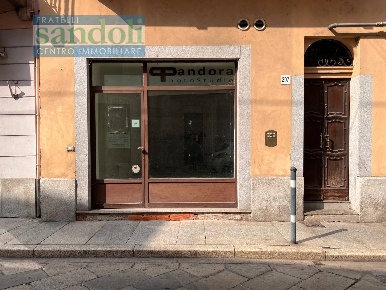 Foto Locale commerciale in Corso Libertà, Vercelli Centro di 25 m²