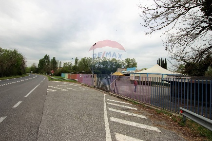 Foto Locale commerciale in Via Salaria Nuova, Fara in Sabina di 760 m²