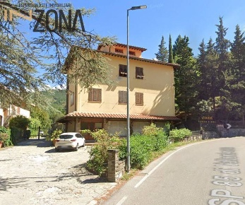 Foto Attività commerciale in Viale Berenson, Reggello Tosi di 585 m²