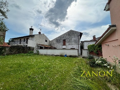Foto Magazzino in Via Tiepolo, San Lorenzo Isontino di 140 m² in vendita