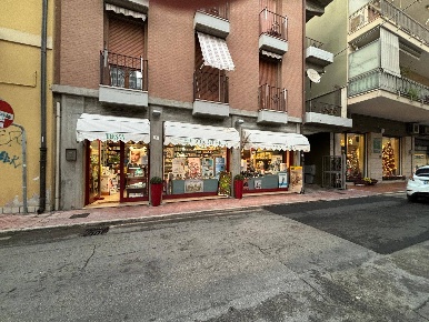 Foto Attività commerciale a Grottammare di 95 m² con 1 locali in vendita