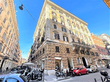 Foto Locale commerciale in via Marianna Dionigi, Roma Prati di 403 m²