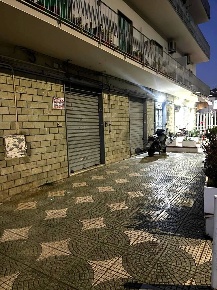 Foto Attività commerciale in Via Raffaele Ruggiero, Napoli Agnano di 70 m²